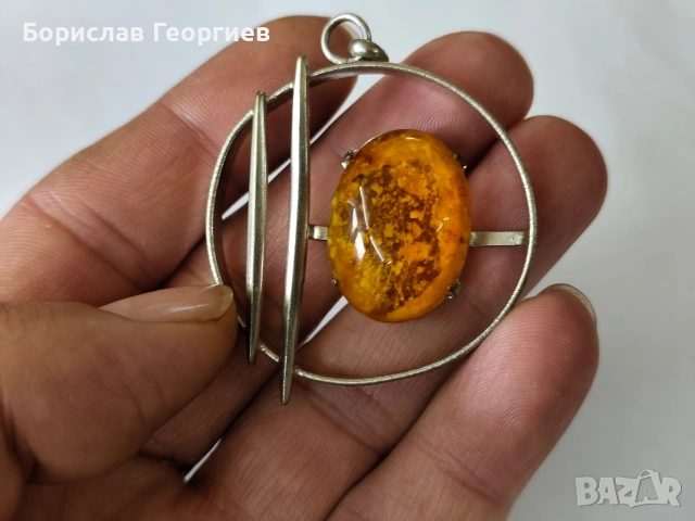 Медальон с кехлибар, снимка 2 - Колиета, медальони, синджири - 53945853