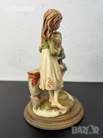 Порцеланова фигура - „Любяща сестра“ от Джузепе Армани №7960, снимка 4 - Колекции - 53838700