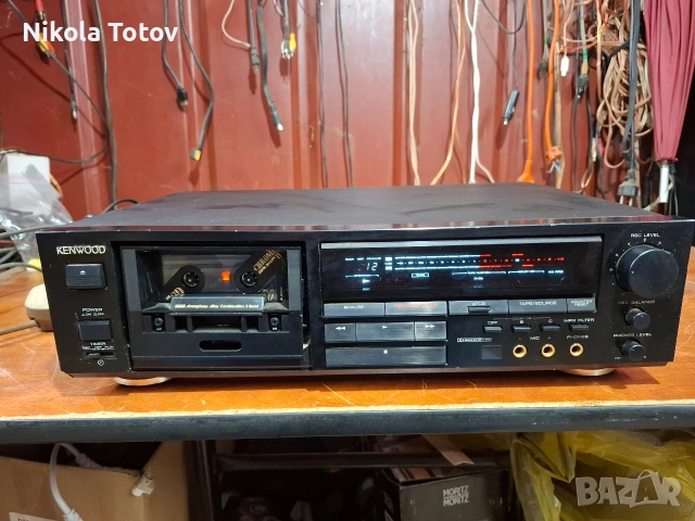 Продава се триглав дек Kenwood KX-9010. 