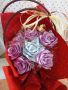 Букет от 7 сатенени рози в кошничка, снимка 1