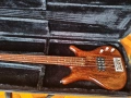 Бас китара Tanglewood с твърд куфар., снимка 1