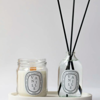 Соева свещ с аромат на ванилия с дървен фитил и освежител за въздух с бамбукова пръчица Съдържание н, снимка 1 - Други - 44960330