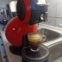 Кафе машина Крупс за капсули Долче Густо, работи перфектно и прави страхотно кафе с каймак , снимка 2 - Кафемашини - 45179186
