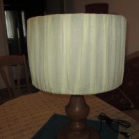 Дизайнерска лампа с красива плисирана шапка, снимка 2 - Настолни лампи - 45863016