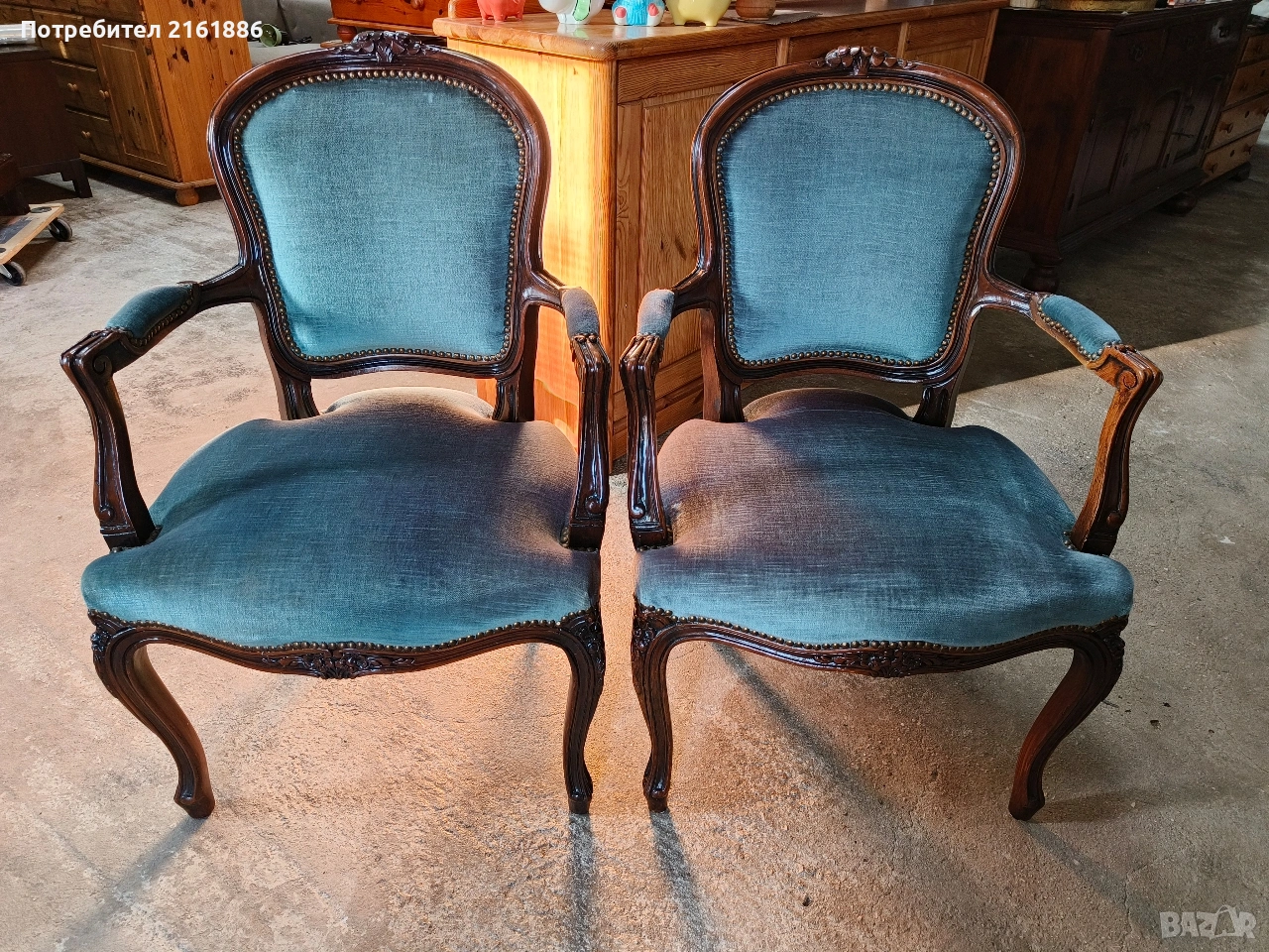 Дъбово кресло с дърворезба и плюшена дамаска , снимка 1