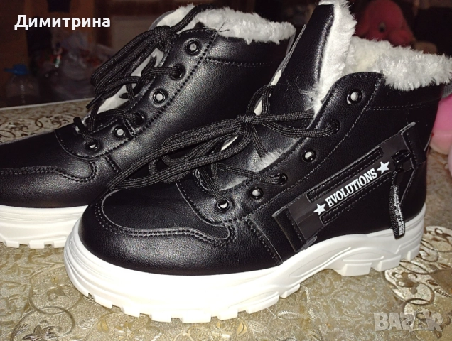 Чисто нови дамски боти