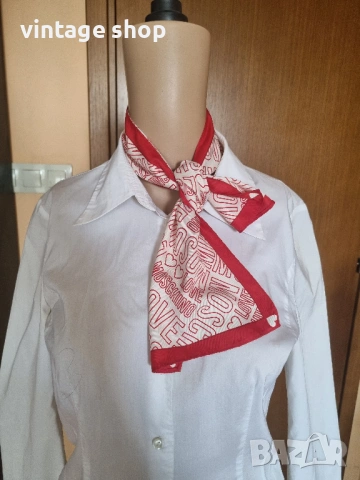 Копринен шал(фишу) на бранда Love Moschino, снимка 2 - Шалове - 53929383