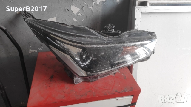 Продавам - оригинален десен фар за Toyota Aygo