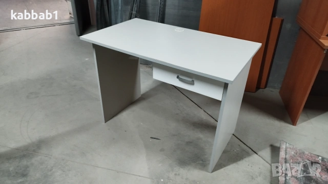 Бюро 103/60см  височина 75см цбя бял с чекмедже 