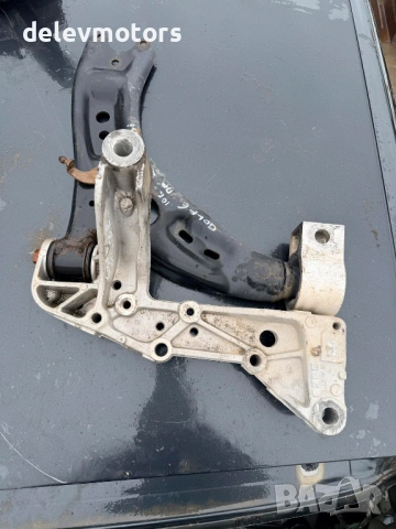 1K0199296 десен носач от Volkswagen Golf 6 2.0 TDI DSG GTD, 170 ph., engine CGF, 2010, 125 000 km.