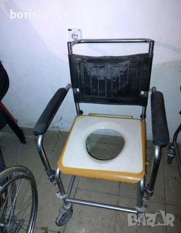 Инвалиден тоалетен стол, снимка 2 - Тоалетни столове - 53744884