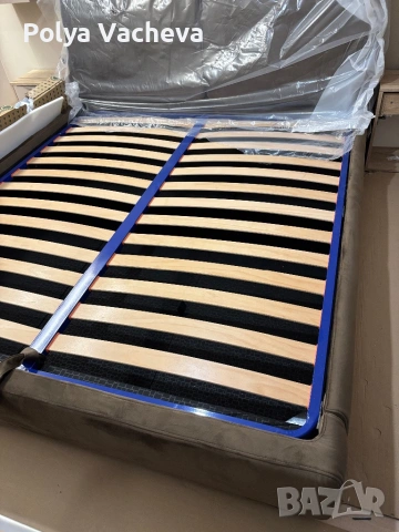 Спалня в кафяв десен