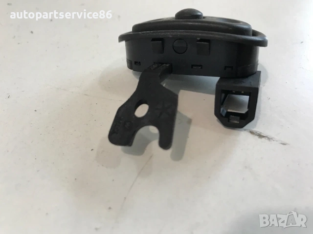 Бутоните на радио управлението на волана за Jeep Cherokee (2005) 56042313AB, снимка 3 - Части - 53494758