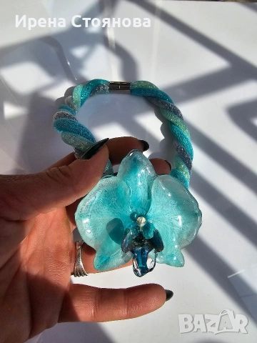 Колие с естествен цвят на орхидея в сини нюанси. Цветето е направено, като брошка , снимка 4 - Колиета, медальони, синджири - 53738127