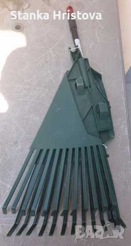 Градинско гребло за листа и трева.