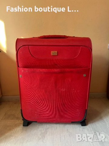 Червен малък куфар на марката Carpisa подходящ за ръчен багаж с 2 предни джоба с цип ❤️❤️❤️