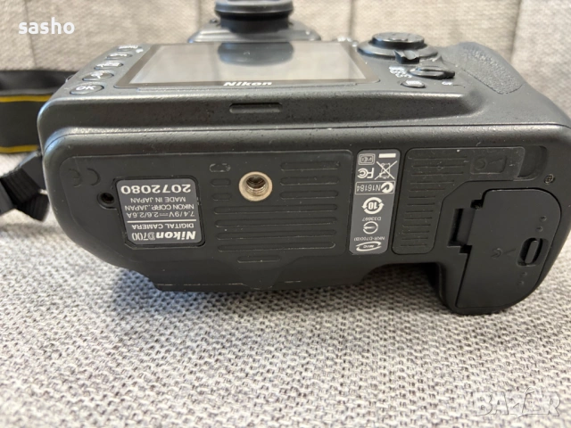 Nikon D700 с две батерии и увеличително стъкло DK-17M, снимка 4 - Фотоапарати - 53611385