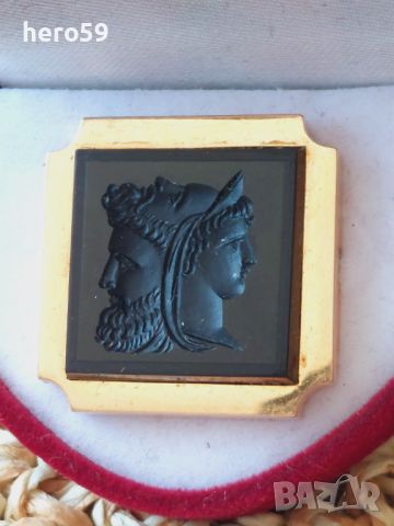 Златна 18к брошка с карнеолова гема изобразяваща три глави, снимка 17 - Колиета, медальони, синджири - 43491618