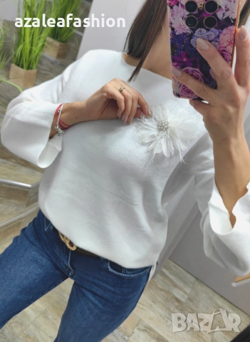 Дамски пуловер с брошка, снимка 2 - Блузи с дълъг ръкав и пуловери - 52709271