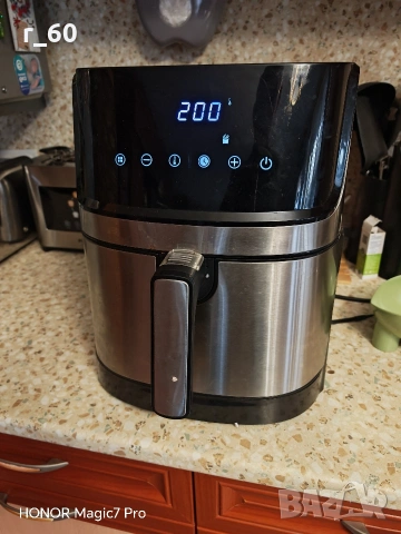 Продавам еърфраер 8 литра