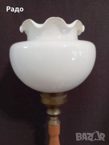 Красива старинна лампа с бял стъклен абажур, снимка 4 - Настолни лампи - 53483134