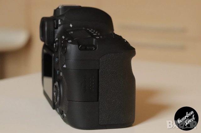 🔥Canon 6D Mark II body на само 2 200 кадъра!, снимка 6 - Фотоапарати - 52705693