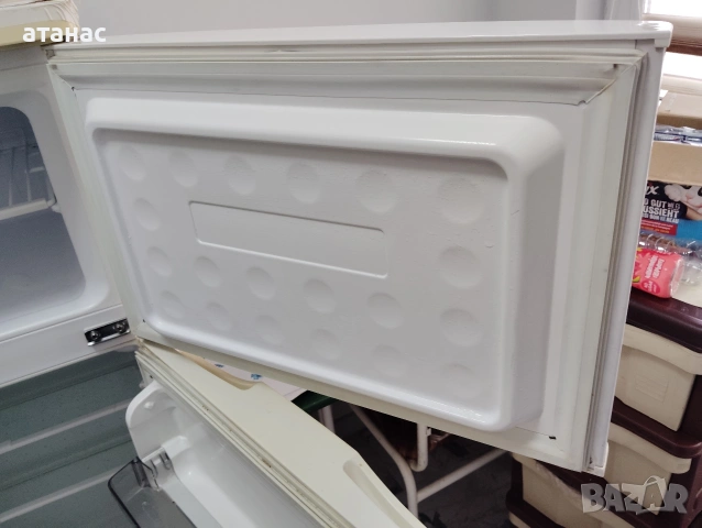 Хладилник с горна камера, снимка 5 - Хладилници - 54088127