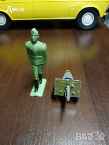 Стари руски играчки оръдие и войник., снимка 1 - Колекции - 46242044