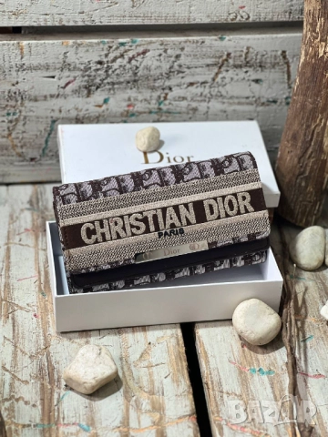 портмонета в кутия christian dior