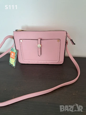 Чисто нова прекрасна чантичка в розово за през рамо, снимка 3 - Чанти - 50656355