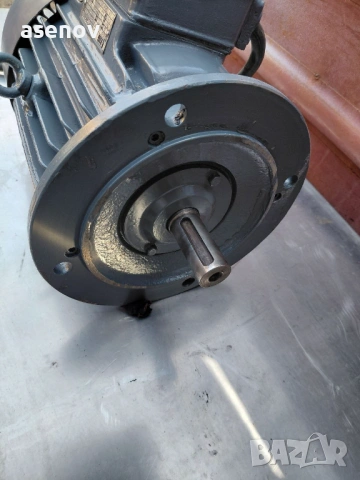 електродвигател 4кв, снимка 2 - Електродвигатели - 53770199