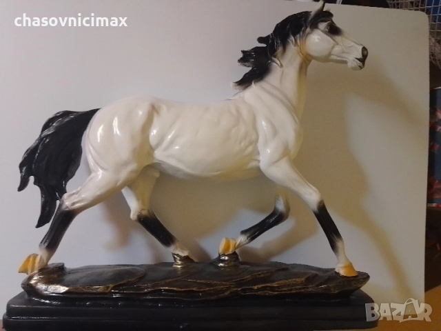 статуетка кон4356