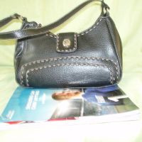 Черна дамска чанта, снимка 1 - Чанти - 45321475
