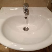 Керамична мивка за баня  с сифон и смесител, снимка 2 - ВИК - 44422844