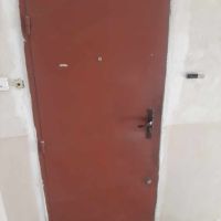 Входна метална врата с каса, снимка 1 - Входни врати - 45541018