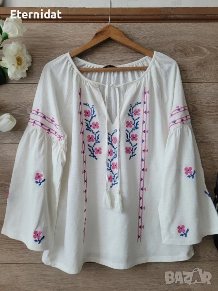 Блуза с бродирани шевици , снимка 1