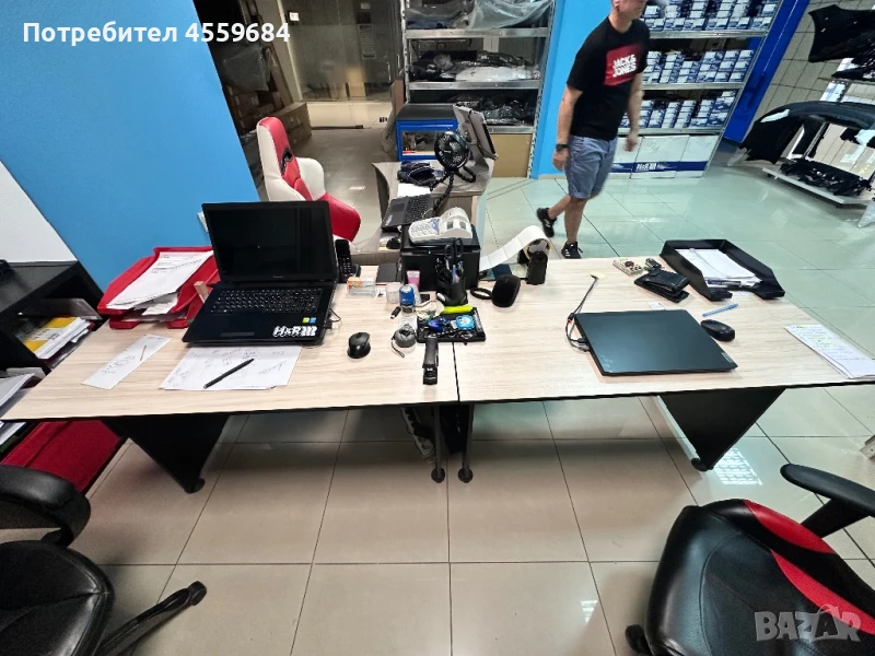 Две офис бюра с контейнер с 4 чекмеджета, снимка 1