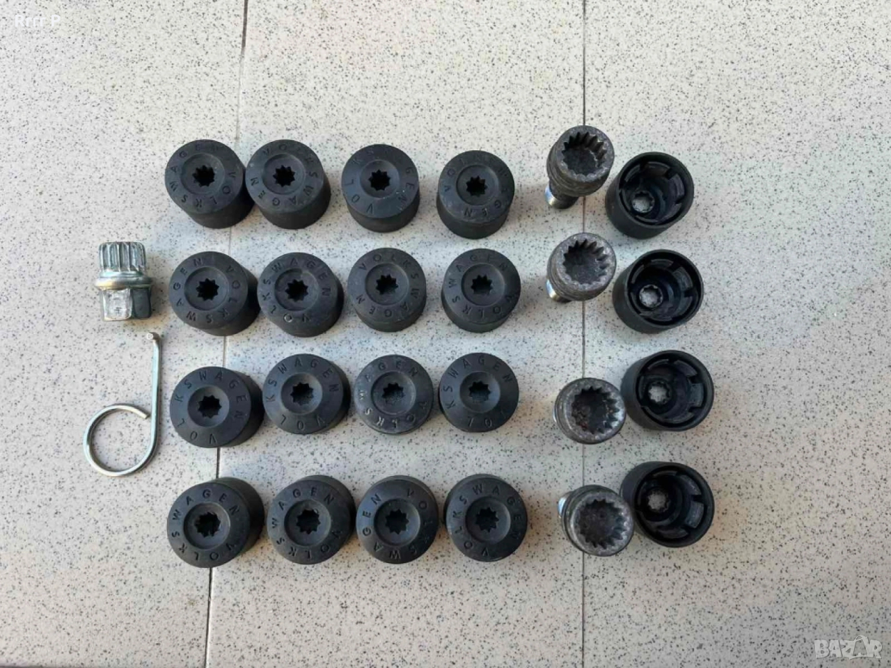 Оригинални секретни болтове и капачки за джанти на VW , снимка 1