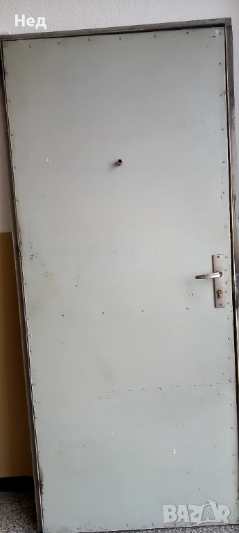 Метална входна врата за панелен апартамент, снимка 1