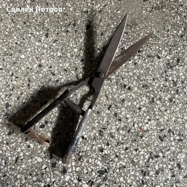 Дървена лопата и стара ножица, снимка 1