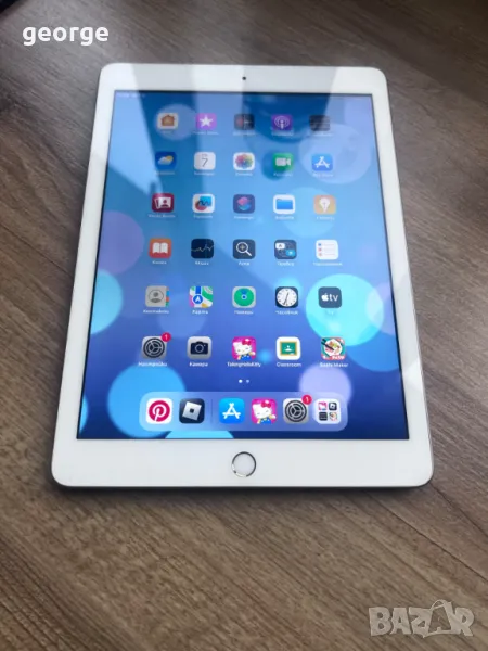 Таблет Apple iPad 5th Gen. 32GB, Wi-Fi, 9.7in - Gold, снимка 1