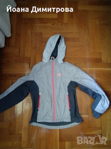 Детско яке Nike, 10-12 - годишни, 137-142 см, снимка 1 - Детски якета и елеци - 46262183