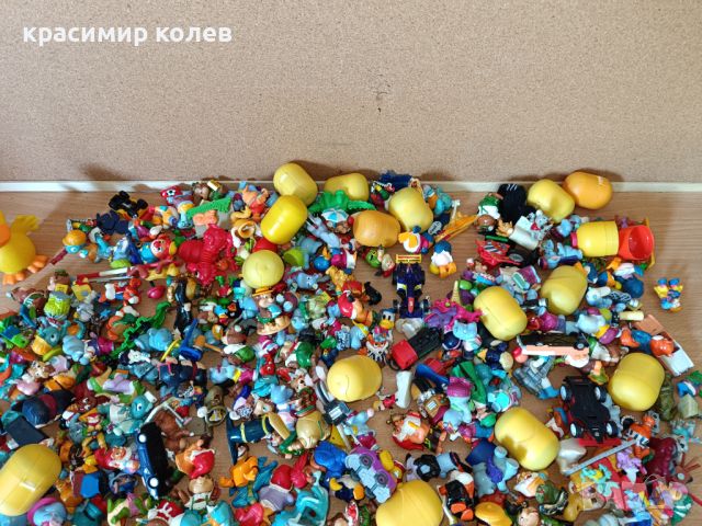 над 200 броя играчки от "KINDER", снимка 6 - Колекции - 45618456