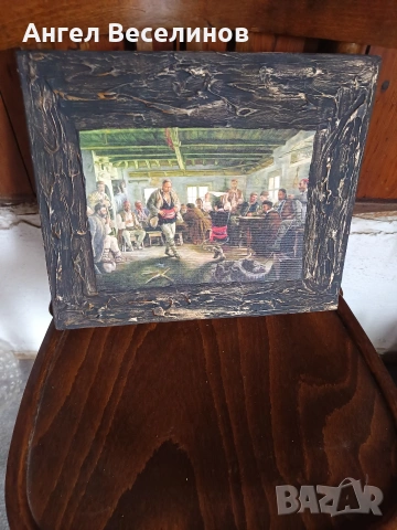 дървена картина върху пано