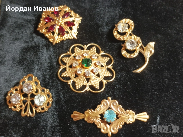 Старинни руски брошки с позлата 