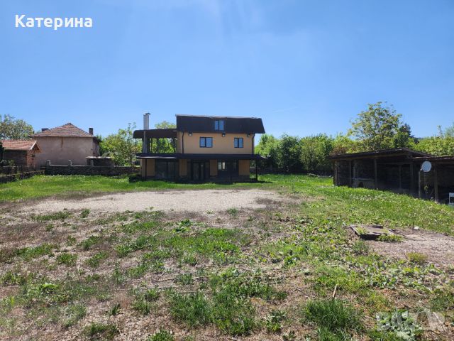 Продажба на 2 къщи в един двор село Карлуково, снимка 5 - Къщи - 45280949
