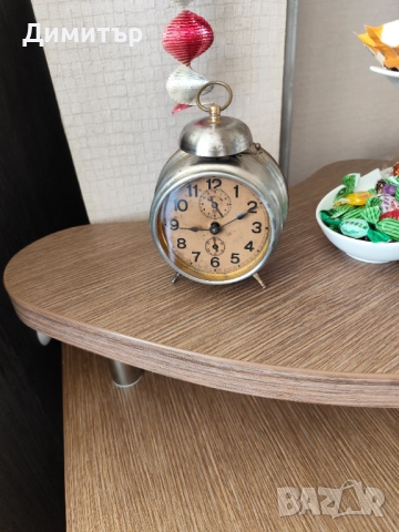 Стар часовник будилник
