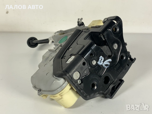 Предна лява брава Фолксваген Тигуан Тоуарег Ауди Vw Passat B6 Tiguan Touareg Audi Q3 Q5 8J1837015A, снимка 2 - Части - 53253889