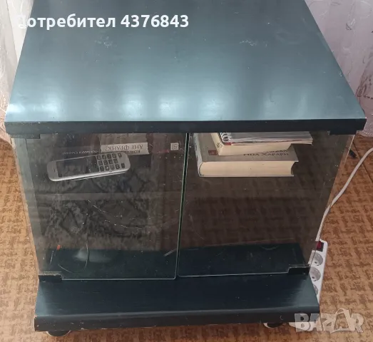 Продавам ТВ шкафче, снимка 1 - Шкафове - 48967245