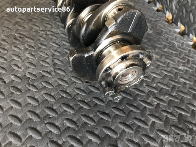 Колянов вал за двигател за Peugeot 2.0 TDI, Volvo V50, S40 Typ D4204T (2004-2010) , снимка 2 - Части - 53836172